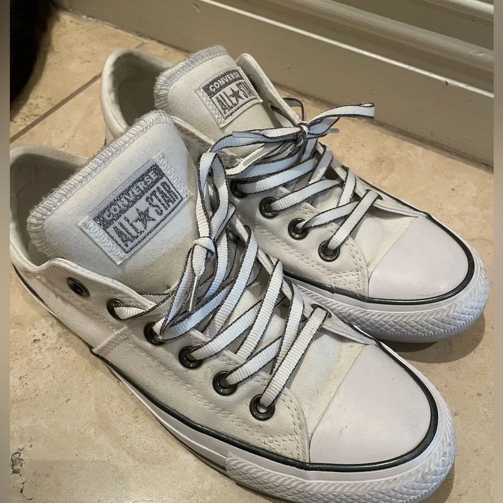 Converse White Low-Top Sneakers - Picture 3 of 4